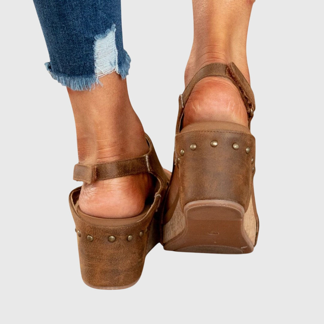 Buckle-Strap Womens Flat Sandals, Cushioned Open-Toe